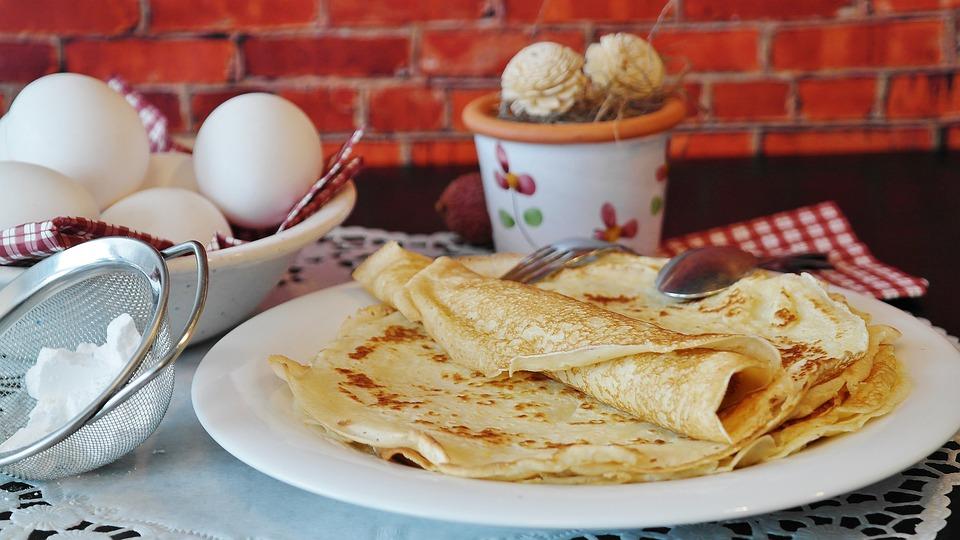 A plate of crepes.